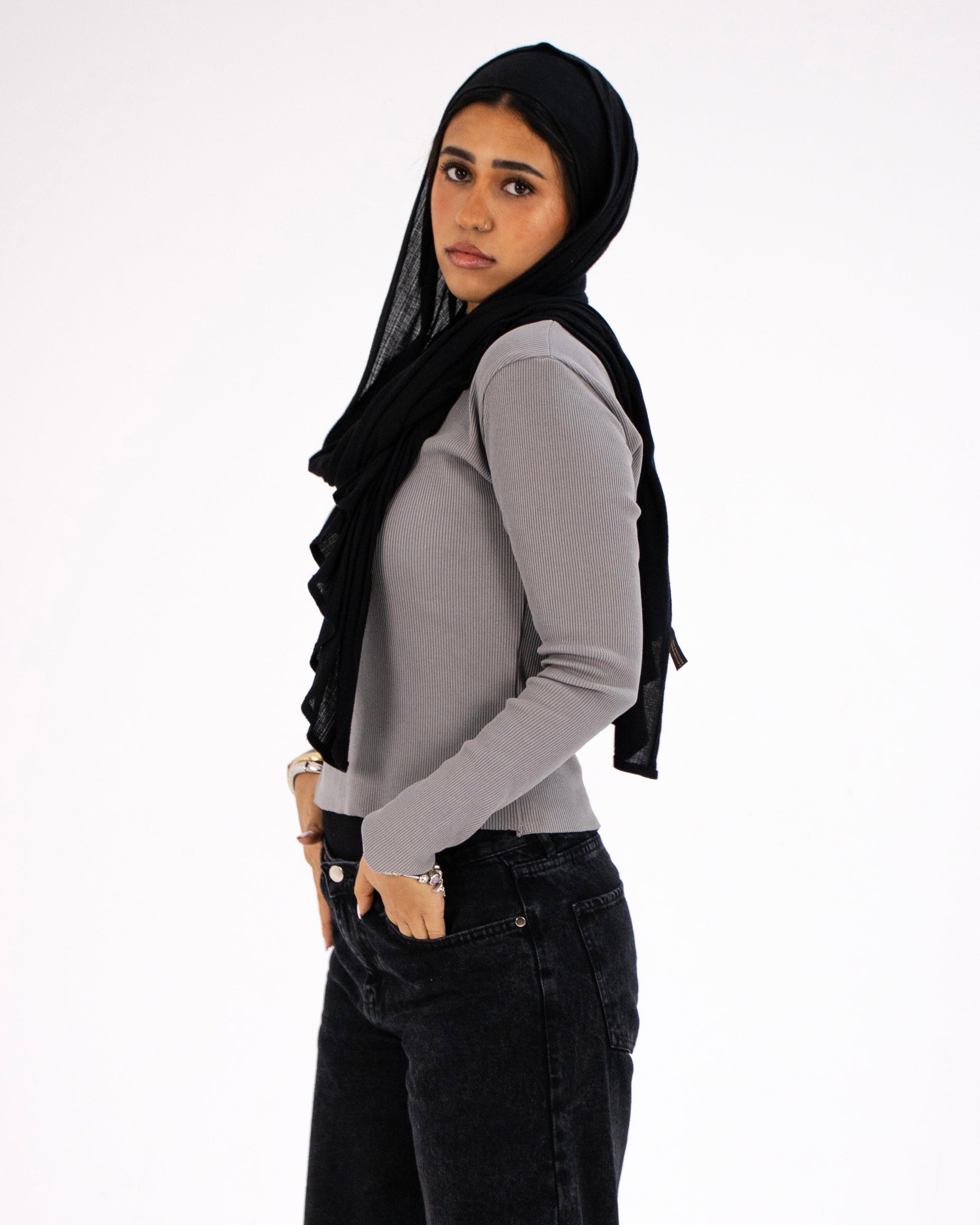 HERS long sleeved basic top in grey