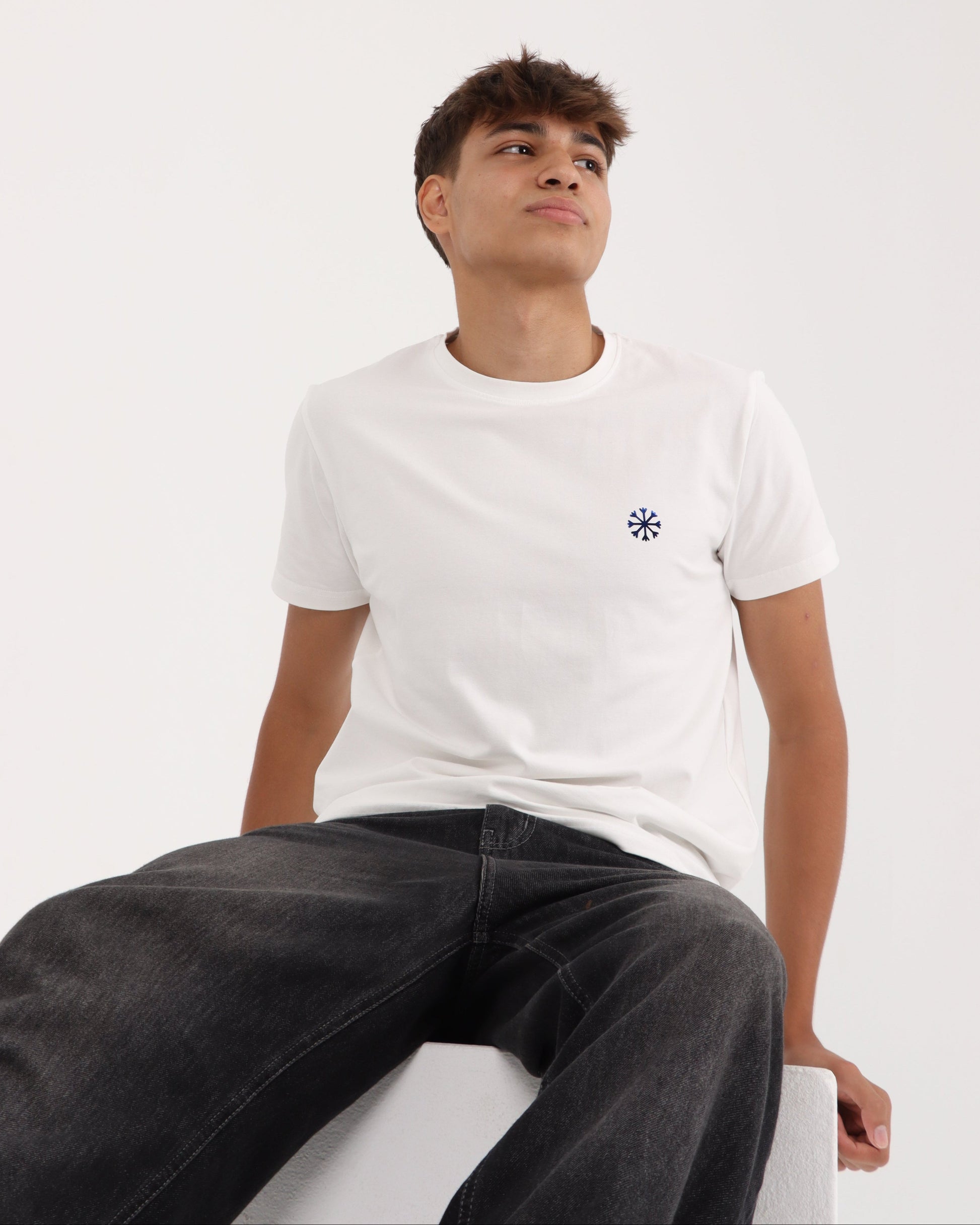 BAZIC white (blue reflective) tee