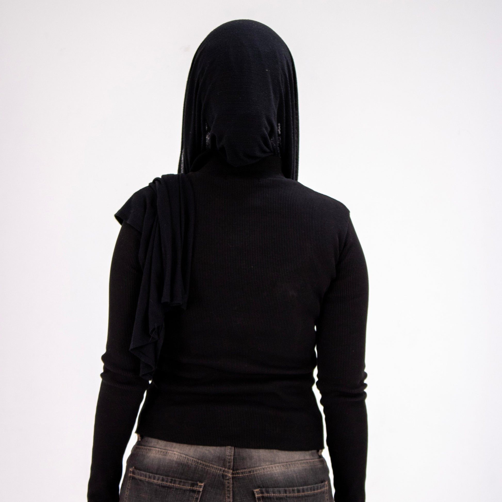 HERS long sleeved basic top in black