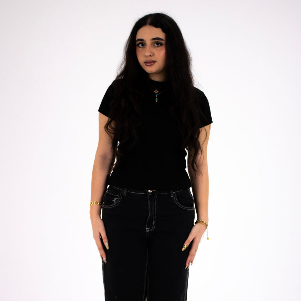 HERS basic short sleeved top in black